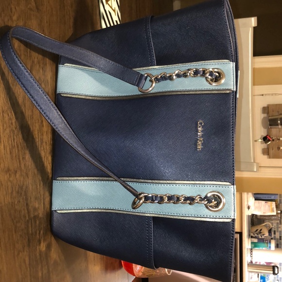 Calvin Klein Handbags - Calvin Klein Navy Pocketbook